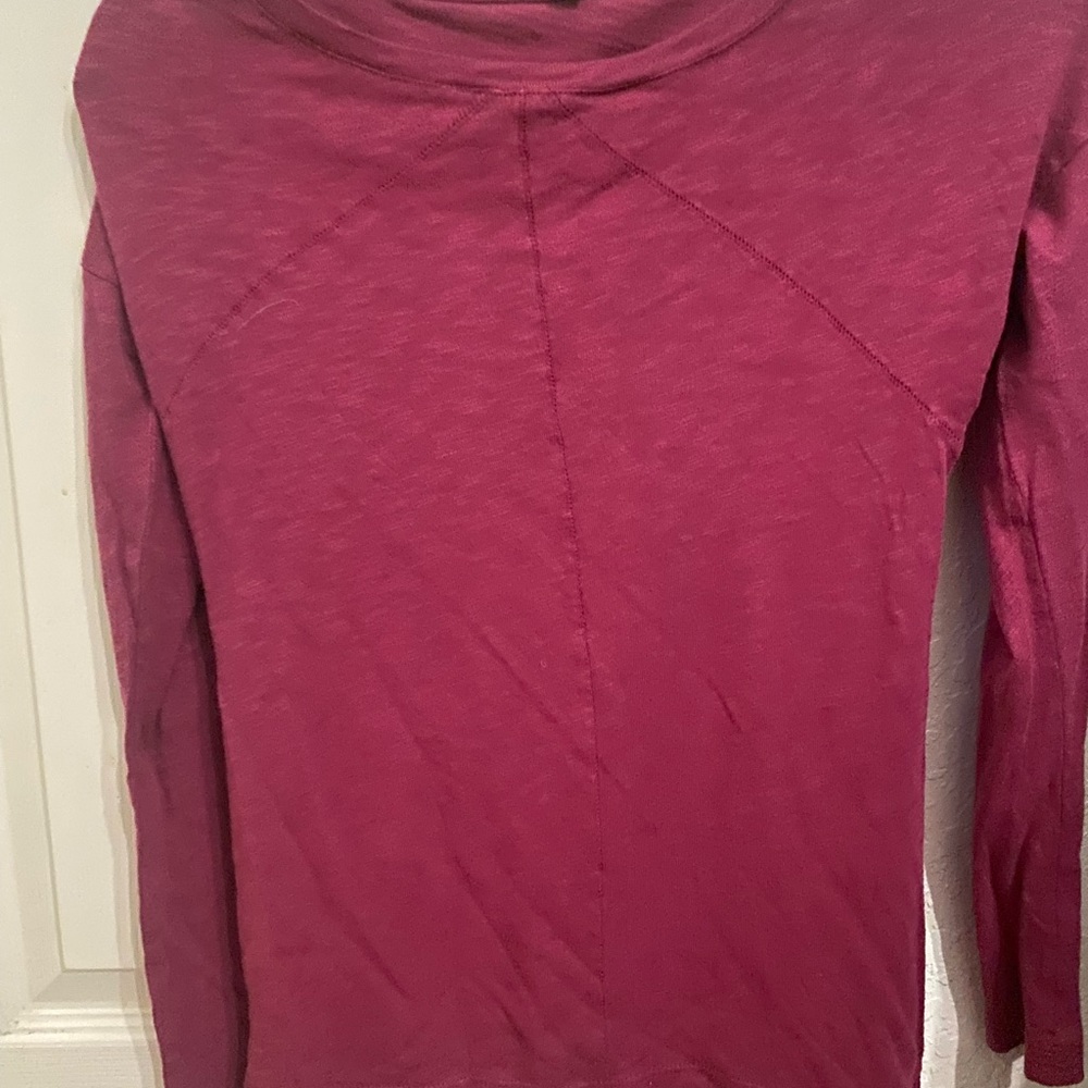 The Refinery Long Sleeve Raw Hem Slub Knit Top - Maroon - XS